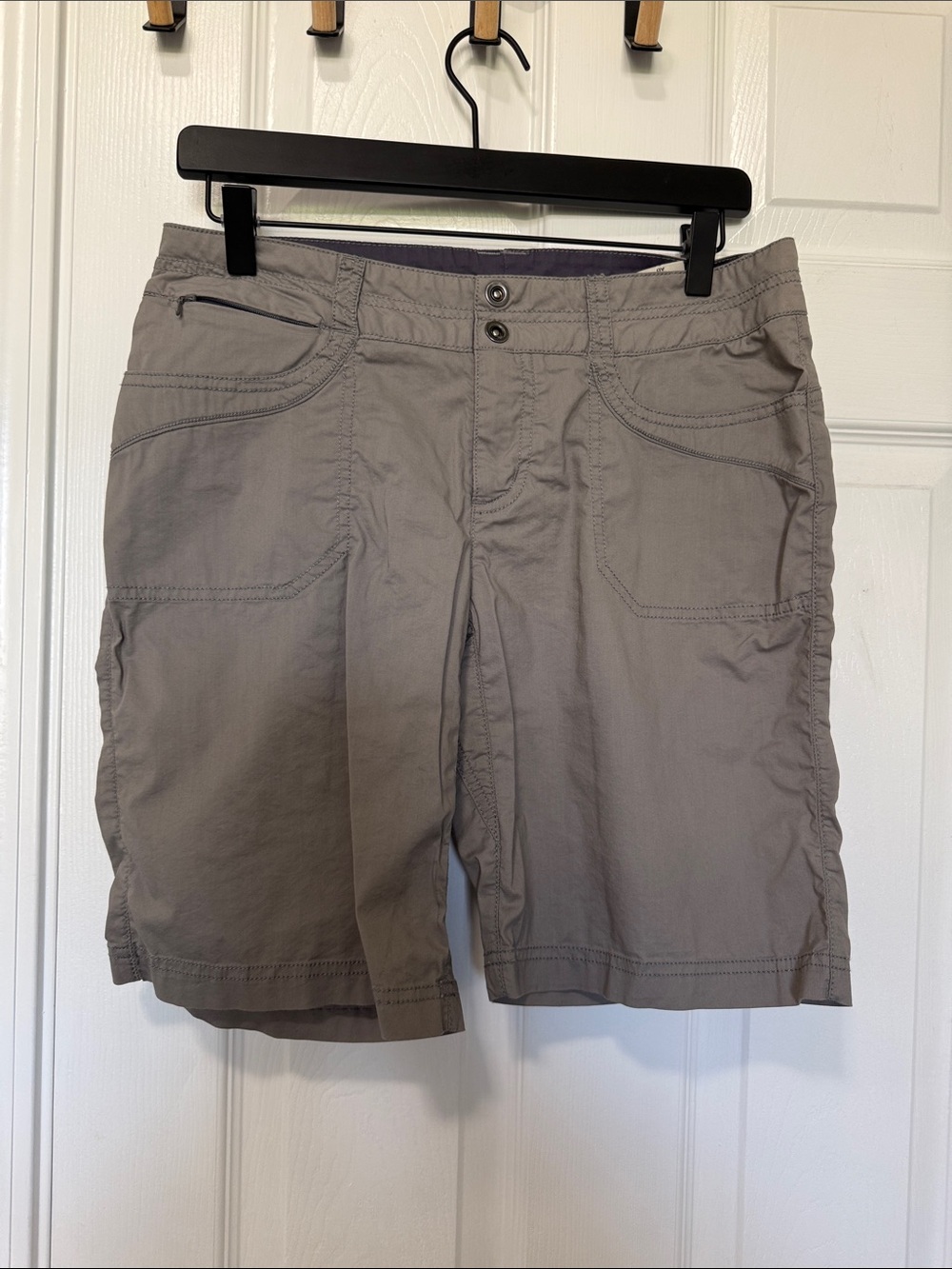 REI Women’s Mid-Length Utility Bermuda Shorts in grey SZ 8